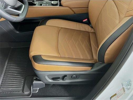 2025 Nissan Pathfinder Platinum 4WD