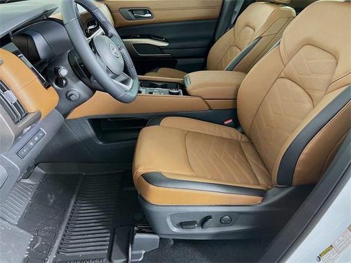 2025 Nissan Pathfinder Platinum 4WD