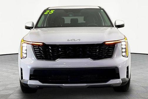Glacial White Pearl 2025 Kia Sorento LX