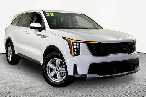 Glacial White Pearl 2025 Kia Sorento LX