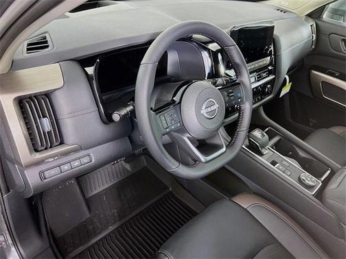 2025 Nissan Pathfinder Platinum 4WD