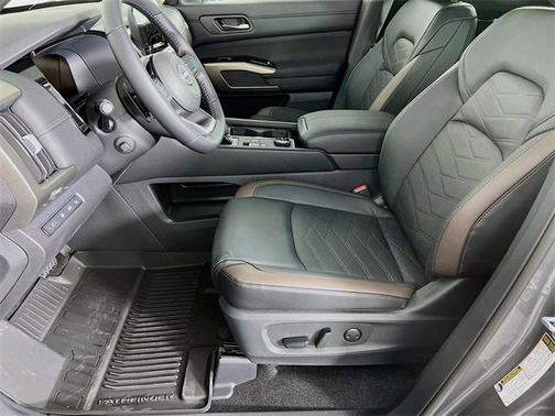 2025 Nissan Pathfinder Platinum 4WD