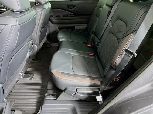 2025 Nissan Pathfinder Platinum 4WD