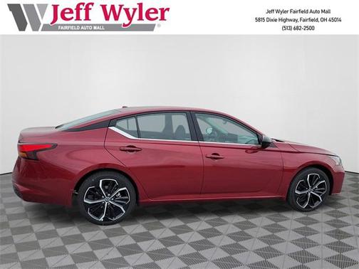 2025 Nissan Altima SR FWD