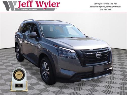 2025 Nissan Pathfinder SL 4WD