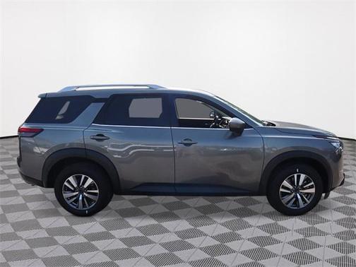 2025 Nissan Pathfinder SL 4WD