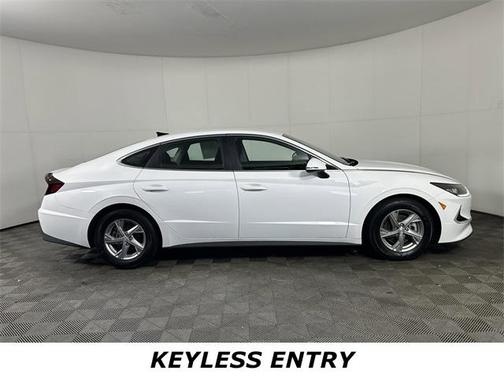 2023 Hyundai SONATA SE