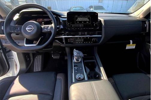 2025 Nissan Pathfinder Platinum 4WD