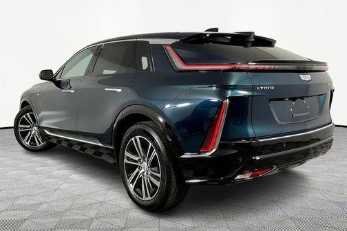 Emerald Lake Metallic 2026 Cadillac LYRIQ Luxury