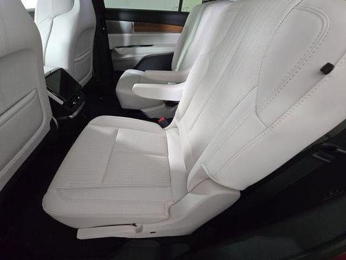 Radiant Red Tintcoat 2026 Cadillac VISTIQ Sport