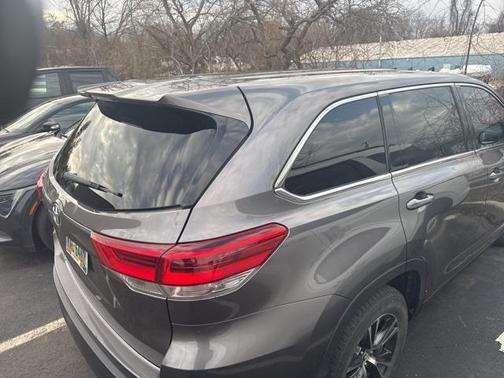 2019 Toyota Highlander LE I4