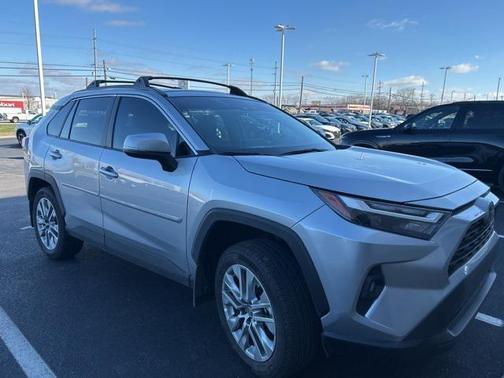 2025 Toyota RAV4 XLE Premium