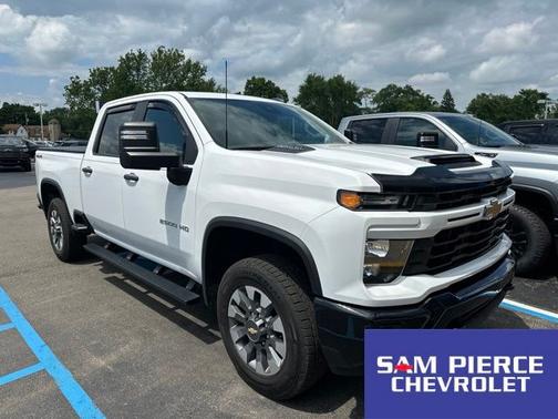 Summit White 2024 Chevrolet Silverado 2500 Custom