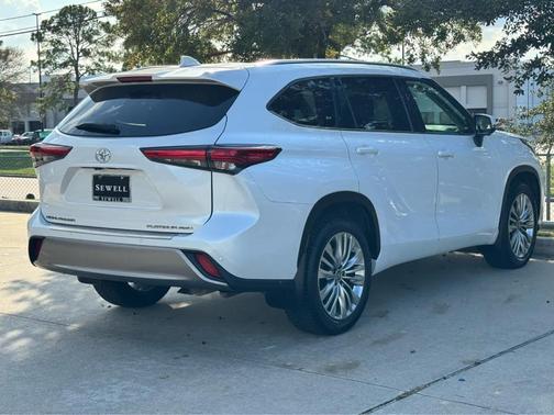 2023 Toyota Highlander Platinum