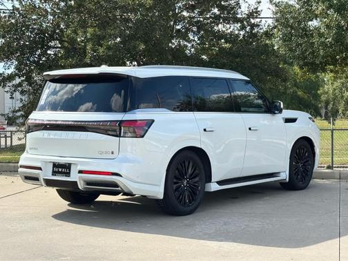 2026 INFINITI QX80 Luxe