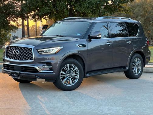 2022 INFINITI QX80 Luxe
