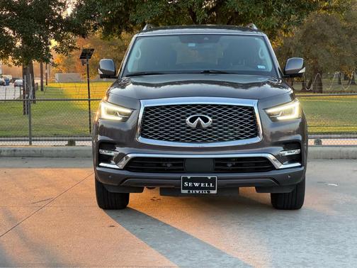 2022 INFINITI QX80 Luxe