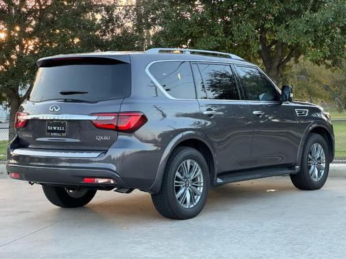 2022 INFINITI QX80 Luxe