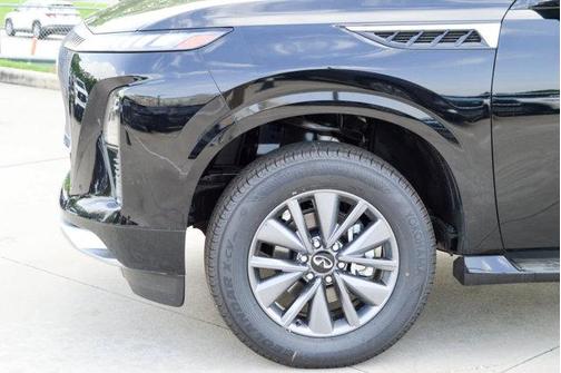 2025 INFINITI QX80 PURE