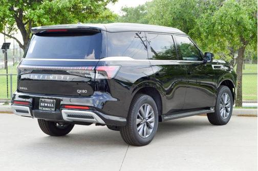 2025 INFINITI QX80 PURE