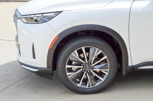 Radiant White 2026 INFINITI QX60 Luxe