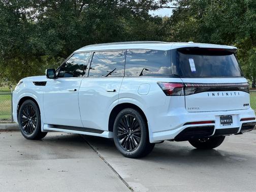 2026 INFINITI QX80 Luxe