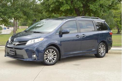 2020 Toyota Sienna XLE