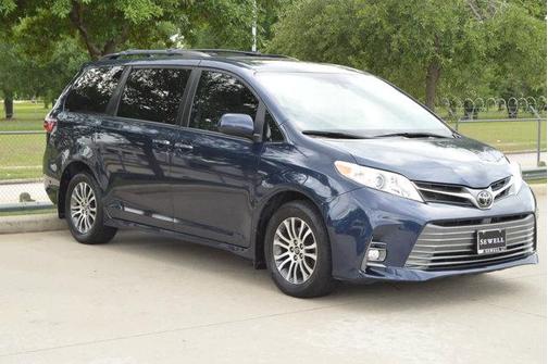 2020 Toyota Sienna XLE