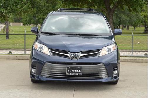 2020 Toyota Sienna XLE