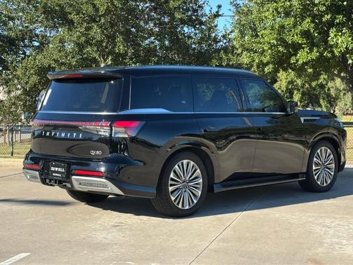 2025 INFINITI QX80 Luxe