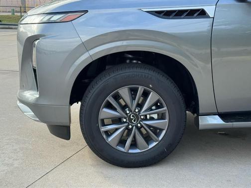 Dynamic Metal 2026 INFINITI QX80 PURE