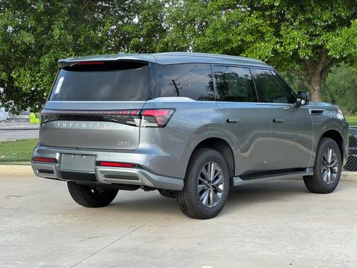 Dynamic Metal 2026 INFINITI QX80 PURE