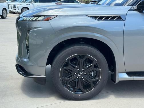 Dynamic Metal 2026 INFINITI QX80 SPORT