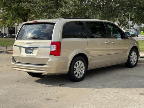 2015 Chrysler Town & Country LX