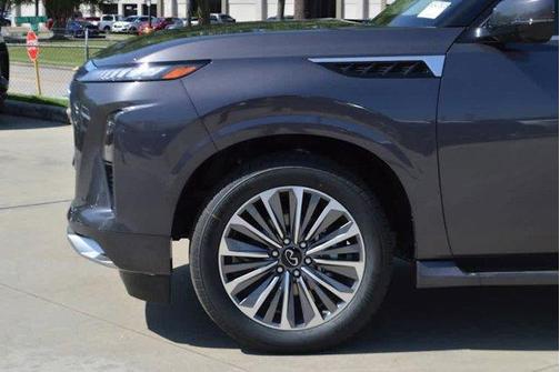 2025 INFINITI QX80 Luxe