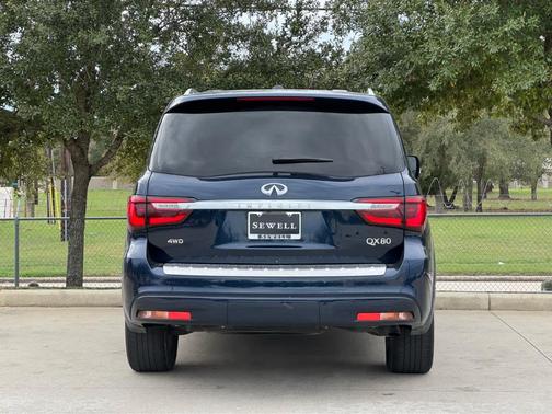2022 INFINITI QX80 Luxe