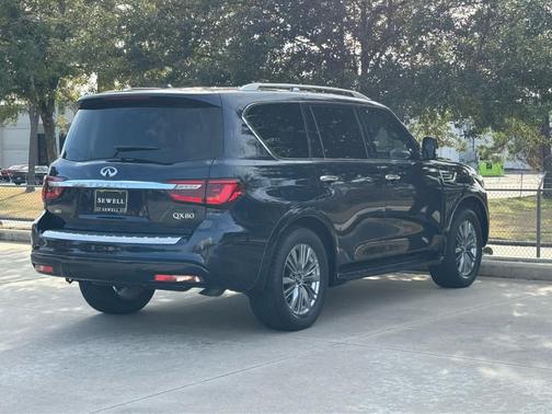 2022 INFINITI QX80 Luxe