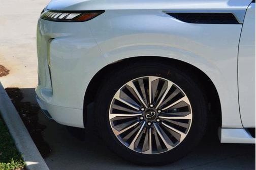 2025 INFINITI QX80 Luxe