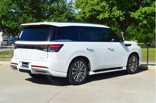 2025 INFINITI QX80 Luxe