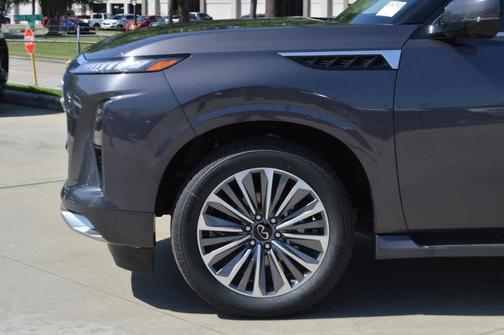 2025 INFINITI QX80 Luxe