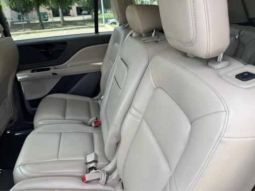 Pristine White 2021 Lincoln Aviator Standard RWD