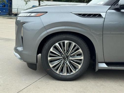 Dynamic Metal 2026 INFINITI QX80 Luxe