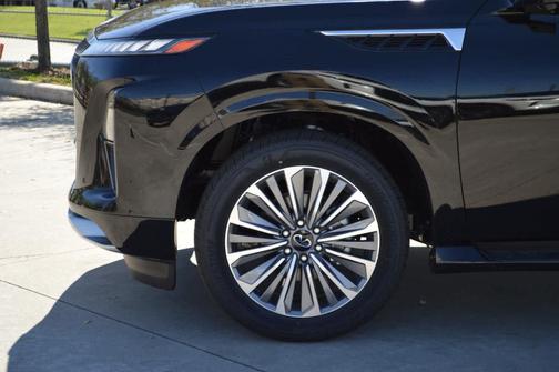 2025 INFINITI QX80 Luxe