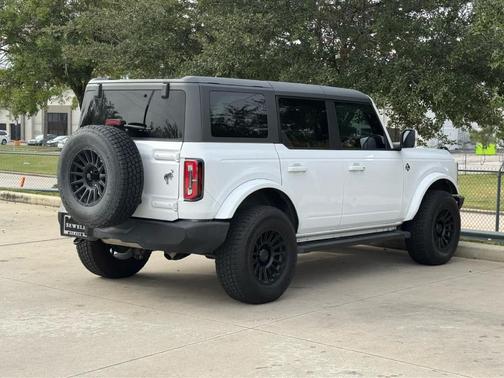 2023 Ford Bronco Outer Banks
