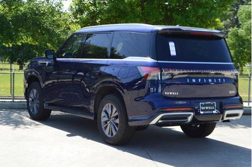 2025 INFINITI QX80 PURE