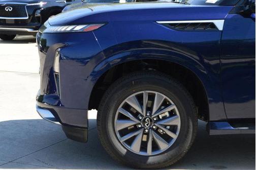 2025 INFINITI QX80 PURE