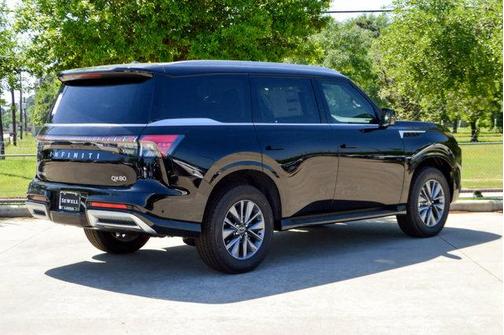 2025 INFINITI QX80 PURE