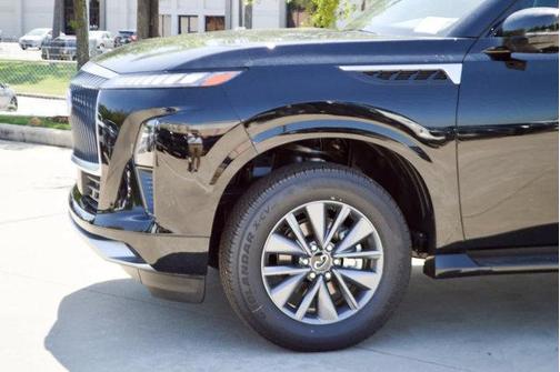 2025 INFINITI QX80 PURE