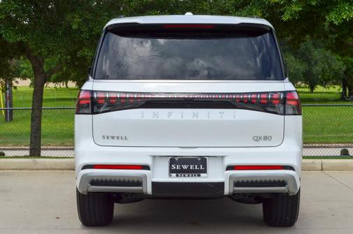 2025 INFINITI QX80 PURE