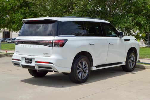 2025 INFINITI QX80 PURE